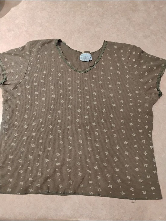 Abercrombie & Fitch Tops - Authentic Original Abercrombie Olive Green Ribbed Tee with Tiny Cream Flowers